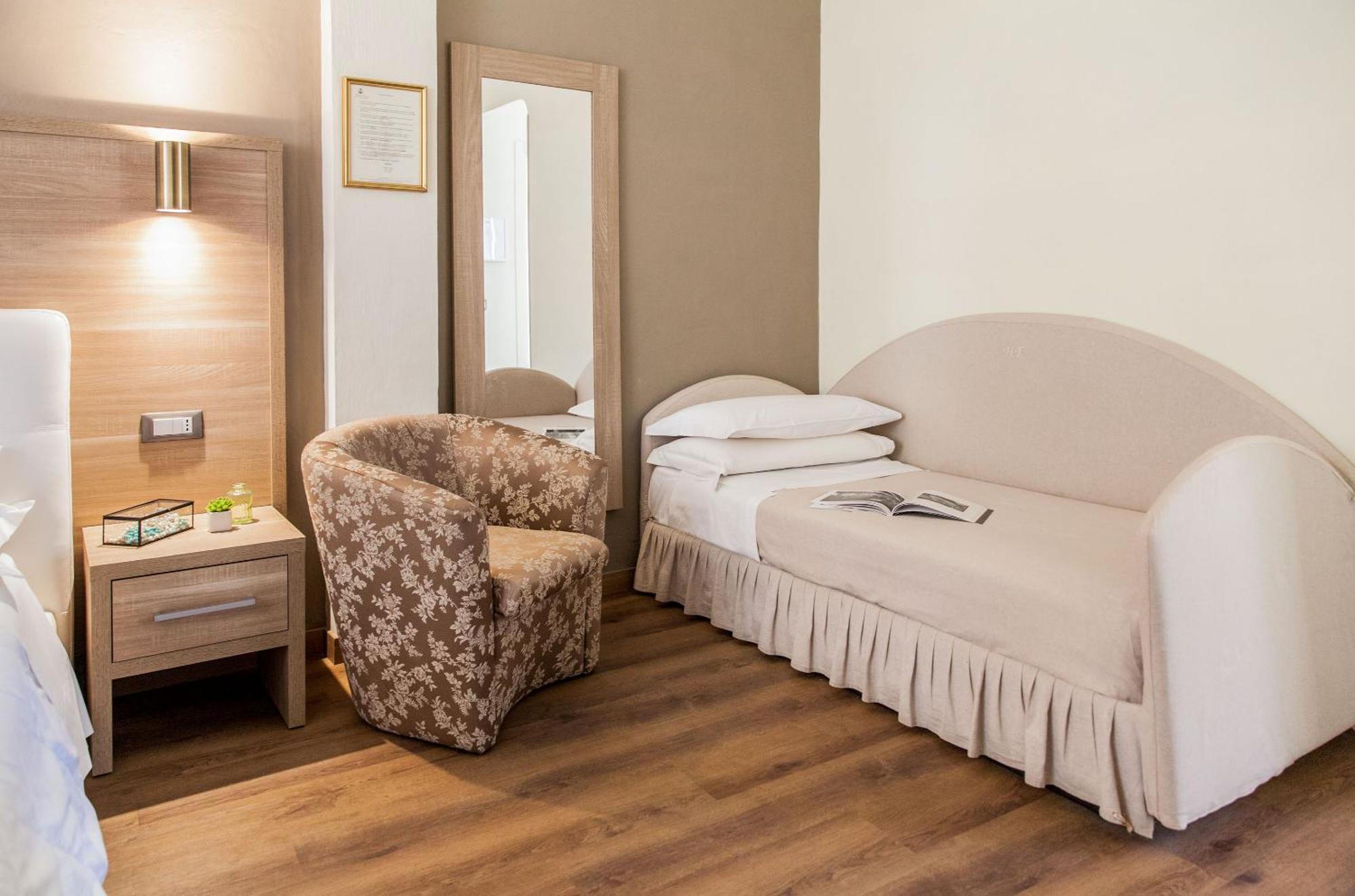 Hotel Tina Діано-Марина Екстер'єр фото