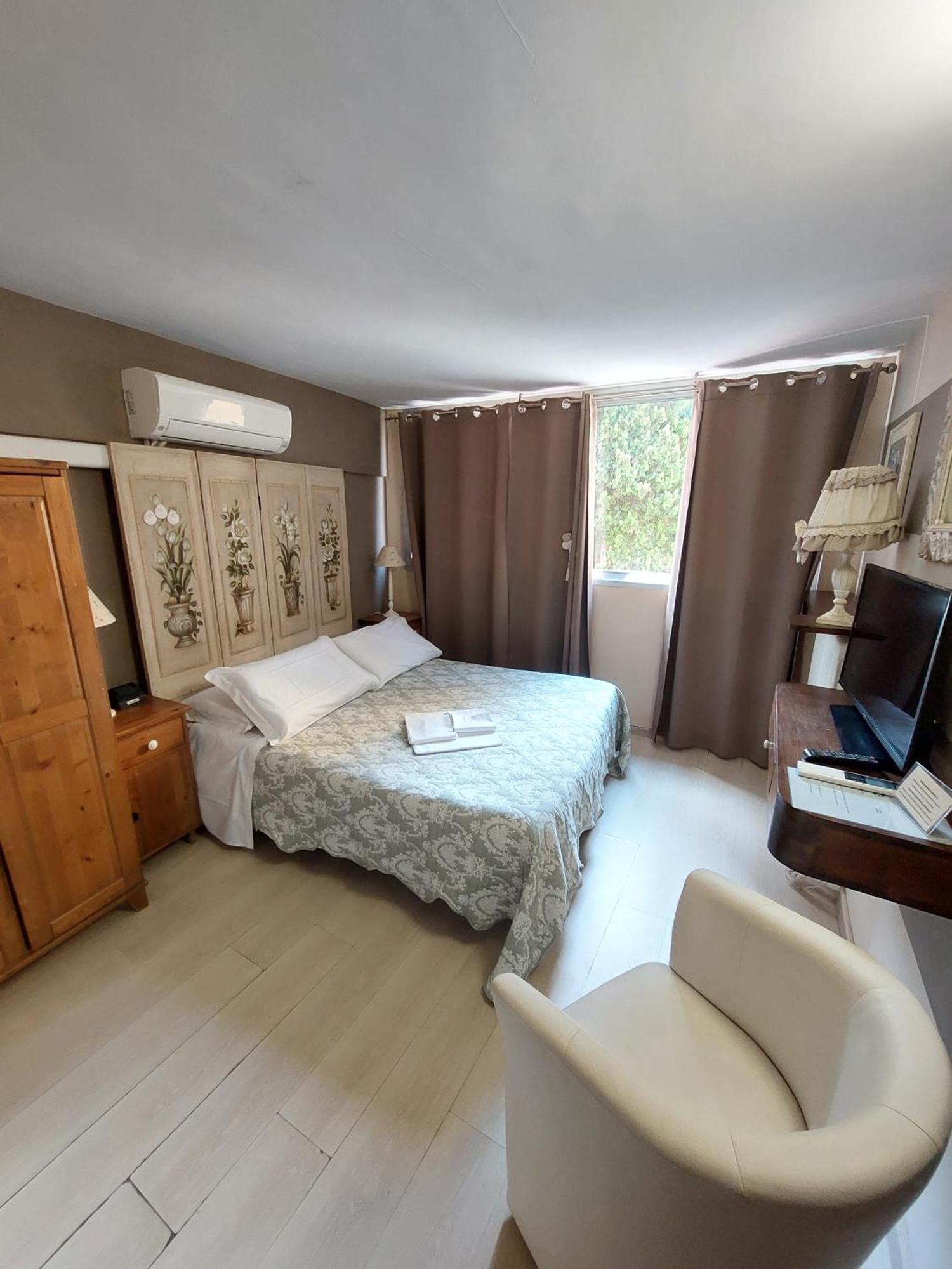 Hotel Tina Діано-Марина Екстер'єр фото